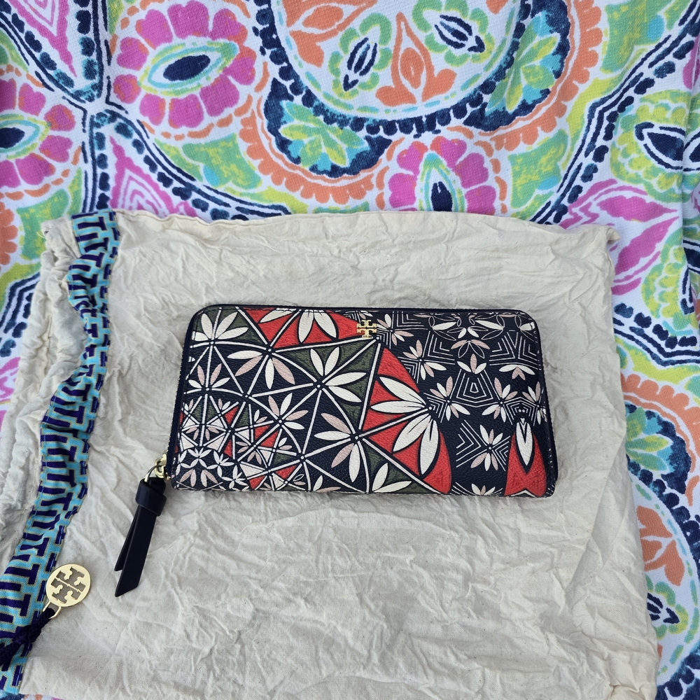 Tory Burch Navy, Red, White & Green Floral Zip Wallet - Picture 4 of 9